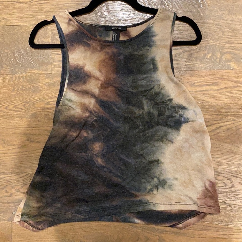 Cute neutral color tie dye tank!